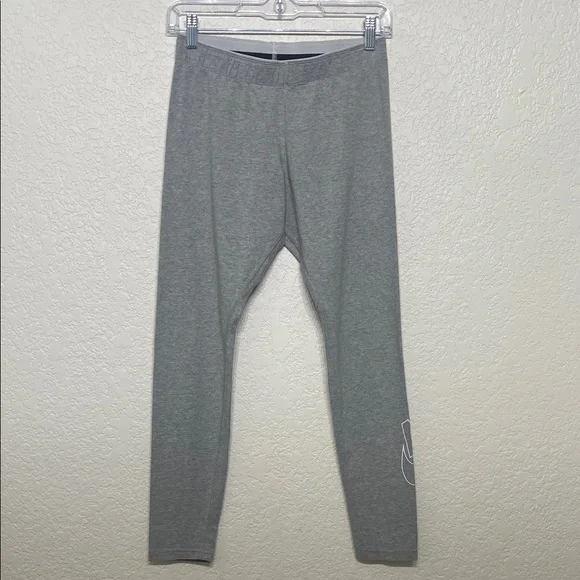 Nike Women’s Size Medium Gray Logo Tee and Leggings Set - Picture 6 of 10